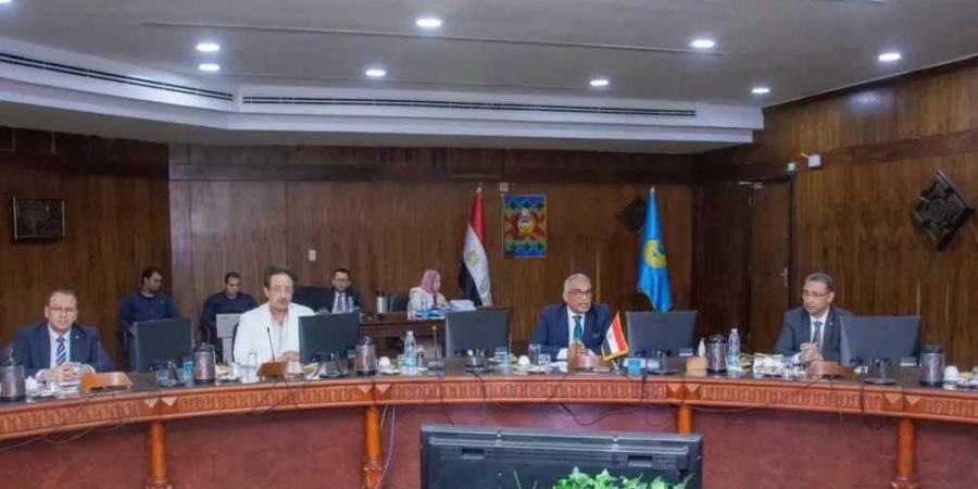مجلس
      جامعة
      طنطا
      يرسم
      خارطة
      المستقبل
      والتوسع
      الدولي