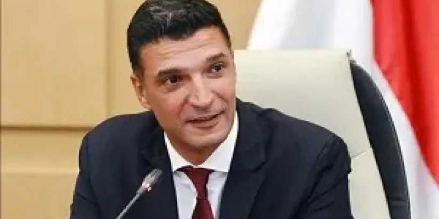 وزير
      الصناعة:
      طرح
      الرخص
      الجديدة
      لإنتاج
      خام
      البليت
      بطاقة
      2.8
      مليون
      طن
      في
      مراحله
      النهائية