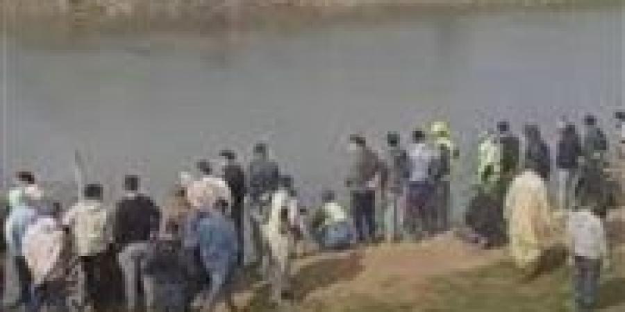 بالبلدي: مأساة
      في
      قنا..
      طفل
      يلقى
      مصرعه
      غرقًا
      أثناء
      الاستحمام
      بنهر
      النيل