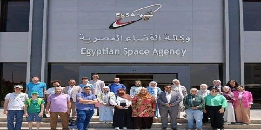 بالبلدي: جامعة
      القاهرة
      تفتح
      أبواب
      الفضاء
      أمام
      طلابها
      بزيارة
      علمية
      لوكالة
      الفضاء
      المصرية