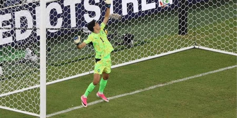 بالبلدي : عملاق
      أوروبي
      يُقدم
      عرضًا
      لـ
      ياسين
      بونو