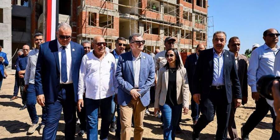 بالبلدي : وزير
      التخطيط
      ومحافظ
      البحيرة
      يتفقدان
      مشروع
      إنشاء
      المدرسة
      المصرية
      اليابانية
      بدمنهور