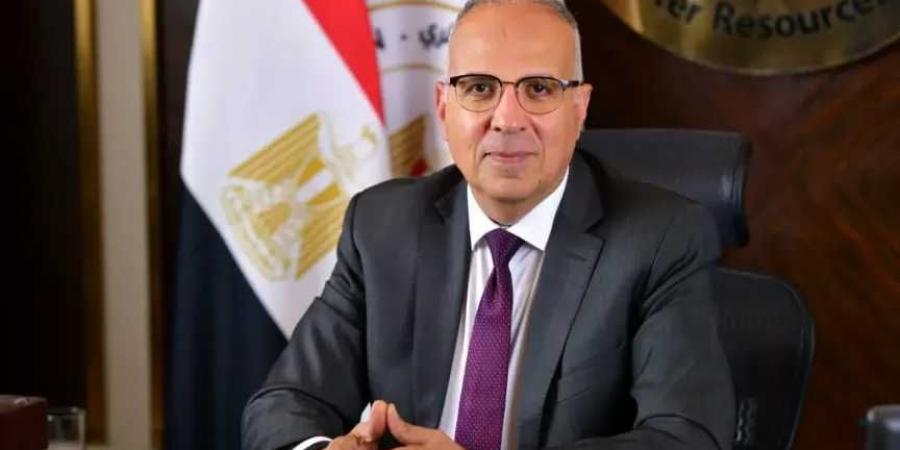 وزير
      الري:
      تطوير
      821
      فدانًا
      بنظم
      الري
      الحديث
      في
      صعيد
      مصر..
      وتمويل
      47
      مشروعًا
      صغيرًا