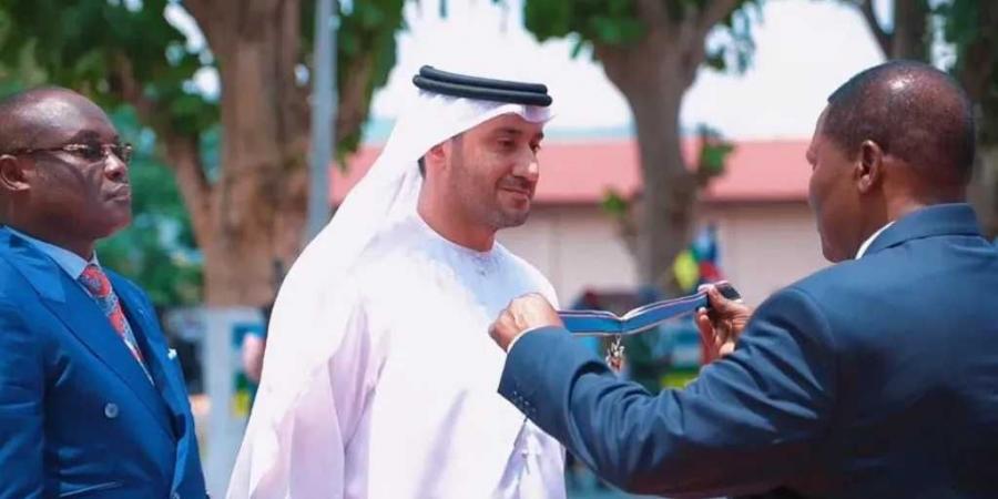 رئيس
      أفريقيا
      الوسطى
      يمنح
      علي
      الشمري
      وسام
      الاستحقاق
      برتبة
      قائد