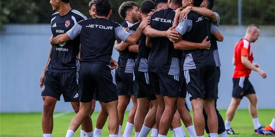 بالبلدي : مدرب
      بادالونا
      يتغنى
      بالأهلي:
      ما
      رأيته
      أدهشني..
      يشبهون
      برشلونة
      وأعجبني
      3
      لاعبين
