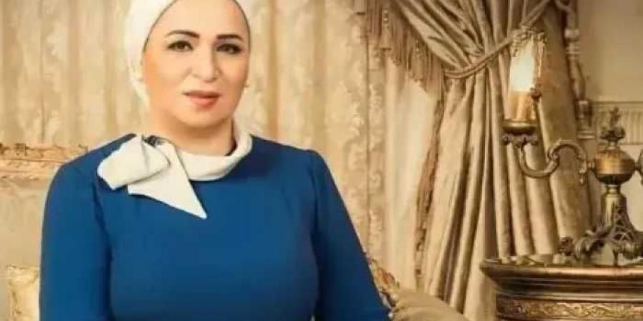 أمل
      عمار
      تشيد
      بدعم
      السيدة
      انتصار
      السيسي
      للعمل
      الإنساني..
      وتشارك
      في
      «يوم
      التطوع»
      للهلال
      الأحمر