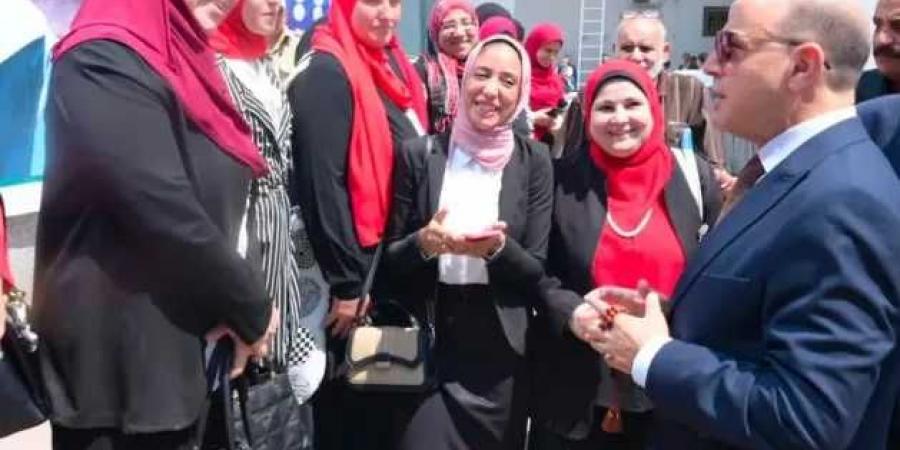الغربية:
      تحصد
      المركز
      الأول
      خلال
      13
      يومًا
      من
      المبادرة
      الرئاسية
      «100
      يوم
      صحة»
      وتحقق
      أكثر
      من
      1.39
      مليون
      خدمة
      صحية