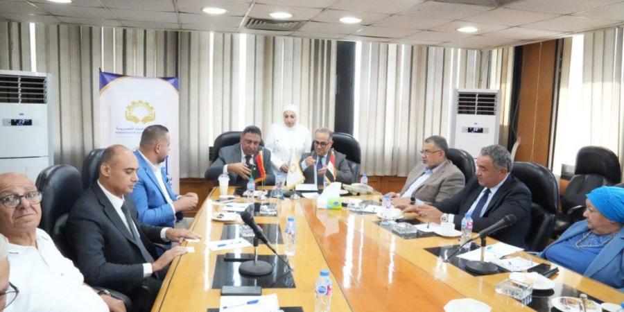 بالبلدي : اتحاد
      الصناعات
      وغرف
      بنغازي
      يوقعان
      بروتوكولًا
      لإطلاق
      معرض
      سنوي
      للتكامل
      الصناعي
      المصري
      الليبي
