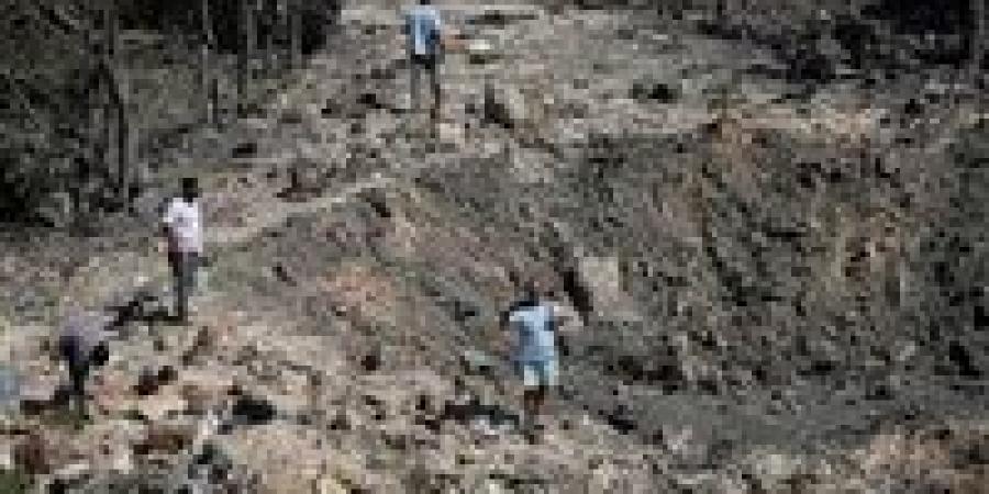 بالبلدي: 11
      شهيدا
      و19
      جريحا
      في
      تصعيد
      إسرائيلي
      واسع
      جنوبي
      لبنان